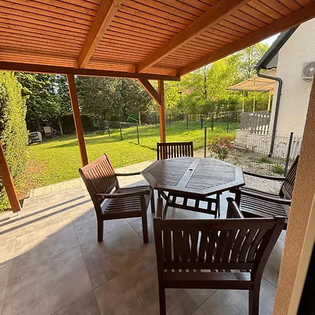 Janbar Ferienhaus Bük